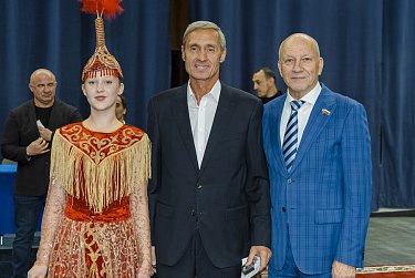 Спортсмены разыграли награды на коврах «Олимпийского»